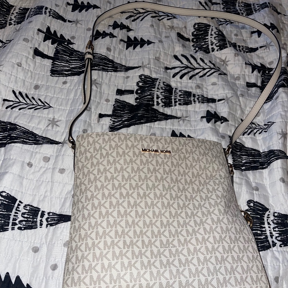 Michael kors authentic crossbody